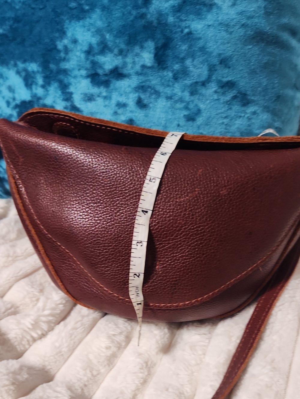 Portland Leather Crossbody Bag in Burgundy Brown with Dark Tan Trim - Picture 6 of 10
